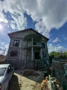 Продается 3-этажный дом, 370 м²
