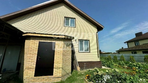 Продается 2-этажный дом, 210 м²