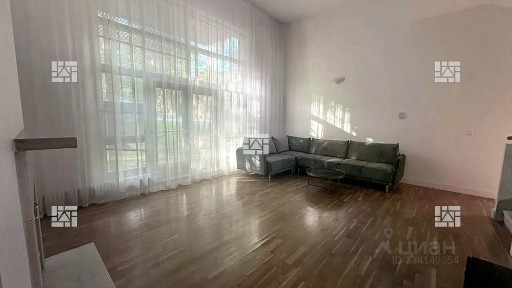 Сдается 3-этажный дом, 212 м²