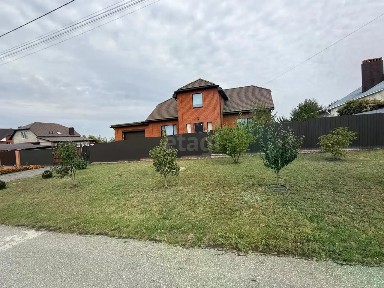Продается 2-этажный дом, 272 м²
