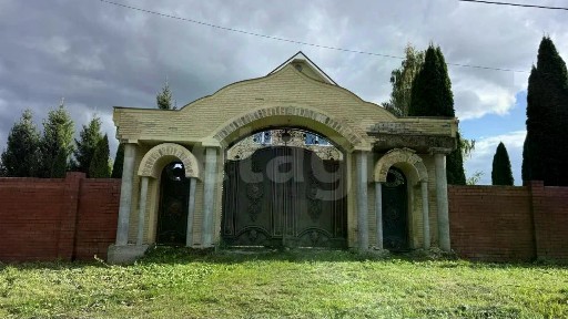 Продается 4-этажный дом, 896 м²