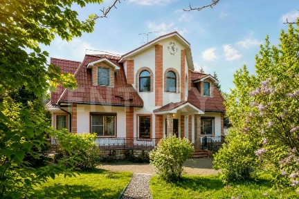 Продается 2-этажный коттедж, 380 м²
