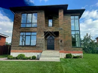 Продается 2-этажный дом, 180 м²