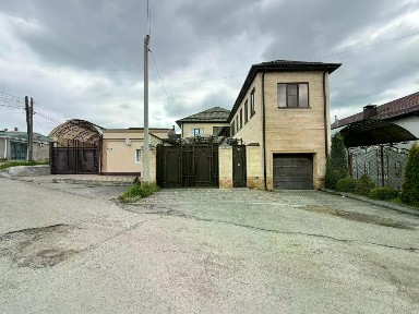 Сдается 2-этажный дом, 410 м²