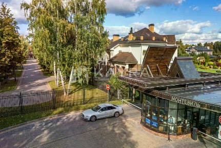 Продается 2-этажный дом, 650 м²