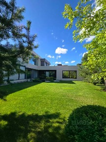 Продается 2-этажный дом, 876 м²
