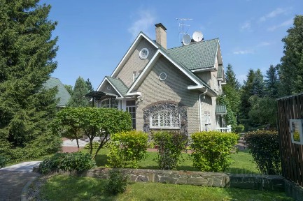 Продается 4-этажный коттедж, 350 м²