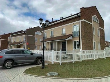 Продается 3-этажный таунхаус, 171 м²