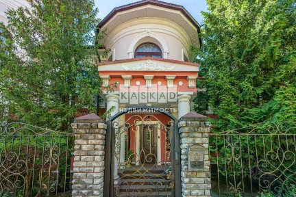 Продается 3-этажный дом, 750 м²