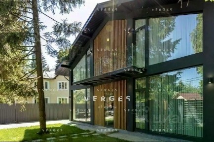 Продается 2-этажный дом, 306 м²
