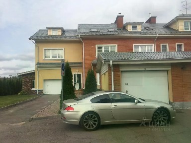 Продается 4-этажный таунхаус, 470 м²