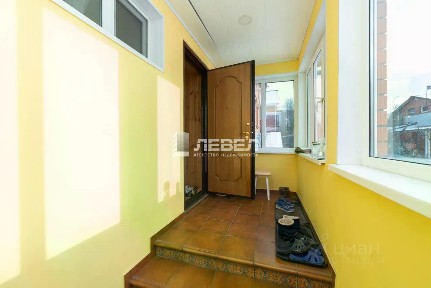 Продается 2-этажный дом, 400 м²