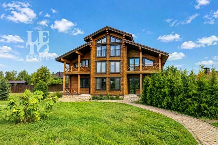 Продается 3-этажный дом, 382 м²