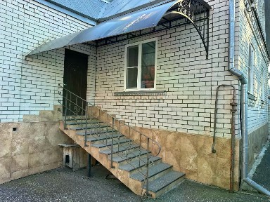 Продается 3-этажный дом, 270 м²