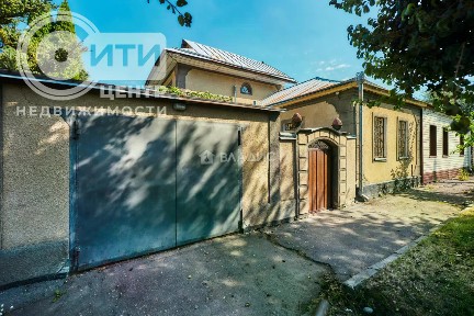 Продается 1/2 часть дома, 181,4 м²