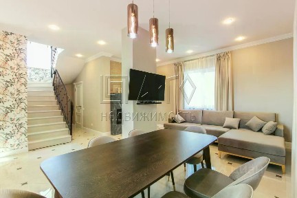 Продается 3-этажный дом, 182,9 м²