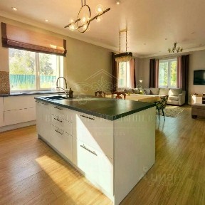 Продается 2-этажный коттедж, 308 м²