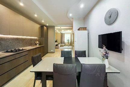 Продается 5-комн. квартира, 194 м²