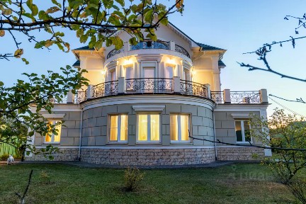 Сдается 3-этажный коттедж, 550 м²