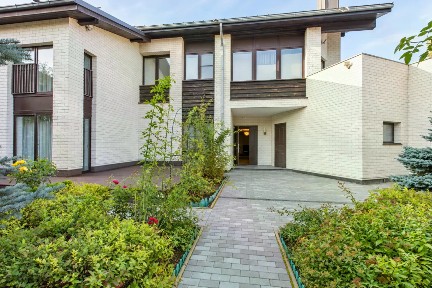 Сдается 3-этажный коттедж, 530 м²