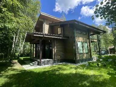 Сдается 2-этажный дом, 254 м²