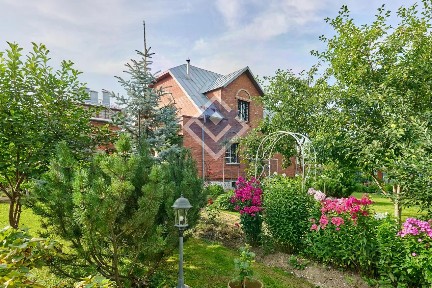 Продается 3-этажный коттедж, 372,4 м²