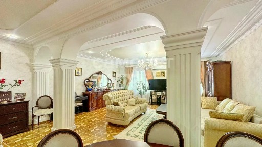 Продается 4-комн. квартира, 152,4 м²
