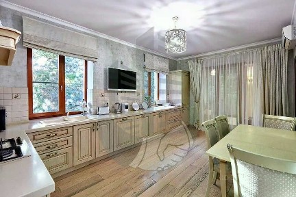 Продается 2-этажный дом, 340 м²