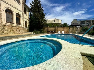 Продается 3-этажный дом, 360 м²