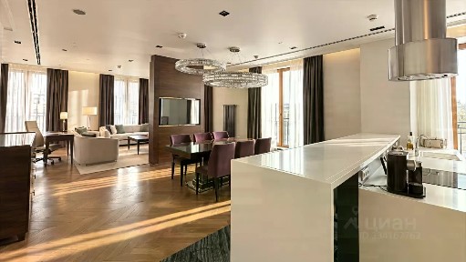 Продаются 4-комн. апартаменты, 220,6 м²