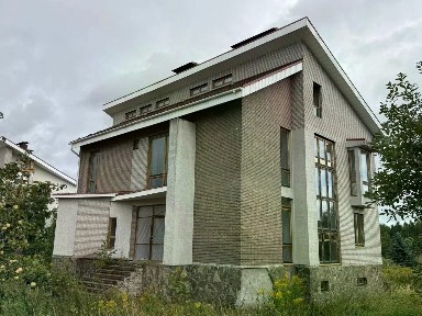 Продается 3-этажный дом, 518 м²