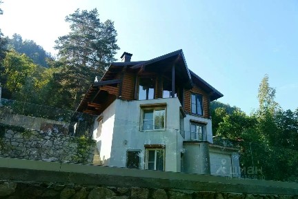 Продается 3-этажный дом, 242 м²