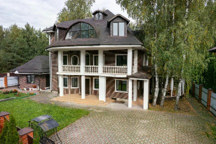 Продается 4-этажный дом, 598,7 м²