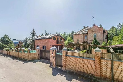 Продается 3-этажный дом, 502 м²