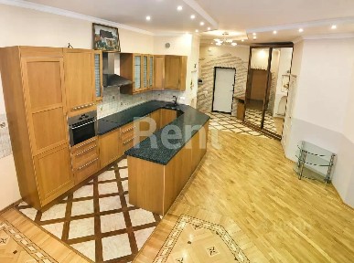 Сдается 4-комн. квартира, 175 м²