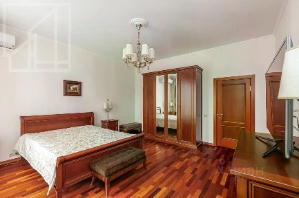 Сдается 4-комн. квартира, 140 м²