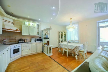 Продается 3-комн. квартира, 127,4 м²