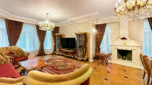 Продается 3-этажный дом, 670 м²