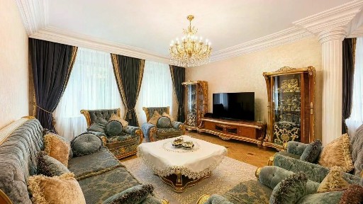 Продается 3-этажный дом, 700 м²