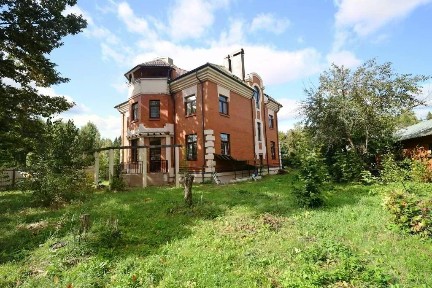 Продается 4-этажный таунхаус, 435 м²