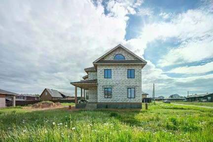 Продается 2-этажный дом, 418 м²