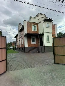Продается 3-этажный дом, 331 м²