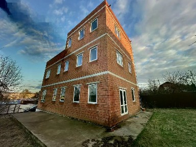Продается 3-этажный дом, 360 м²