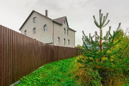 Продается 3-этажный дом, 700 м²