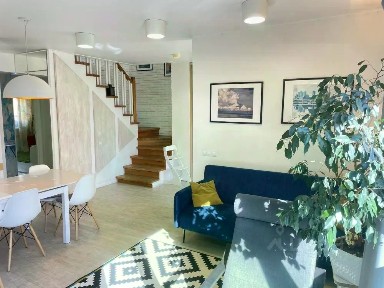 Продается 2-этажный таунхаус, 140 м²