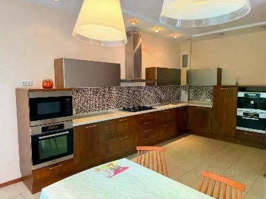 Сдается 4-этажный таунхаус, 380 м²