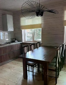 Сдается 2-этажный дом, 200 м²