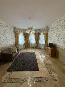 Сдается 3-этажный дом, 320 м²