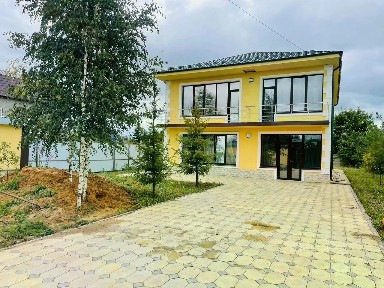 Сдается 2-этажный дом, 320 м²