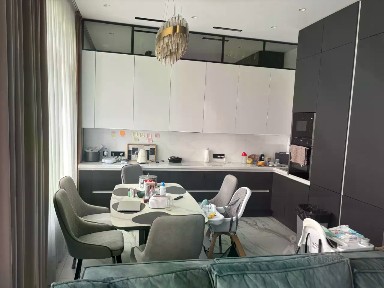 Продаются 4-комн. апартаменты, 117,3 м²